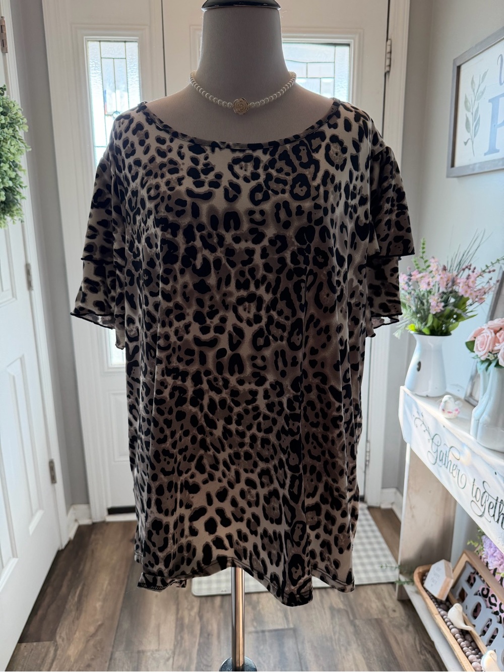 Leopard Print Short Sleeve Women's Top - Taupe/Black - Picture 3 of 5